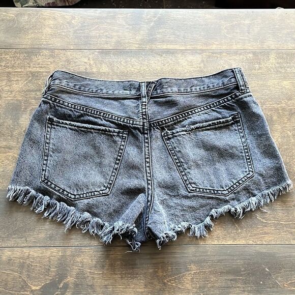 We the free people grey washed high Rise frayed bottom denim shorts - Picture 7 of 9